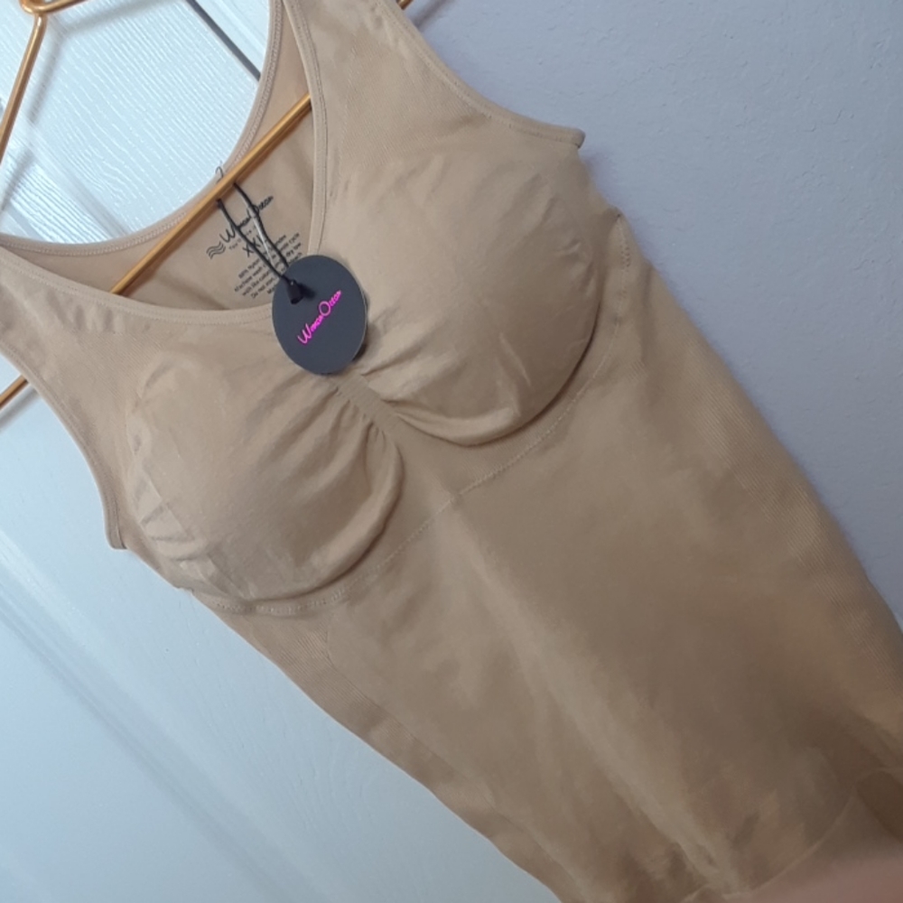 WOMAN OCEAN..NWT..SHAPING CAMI